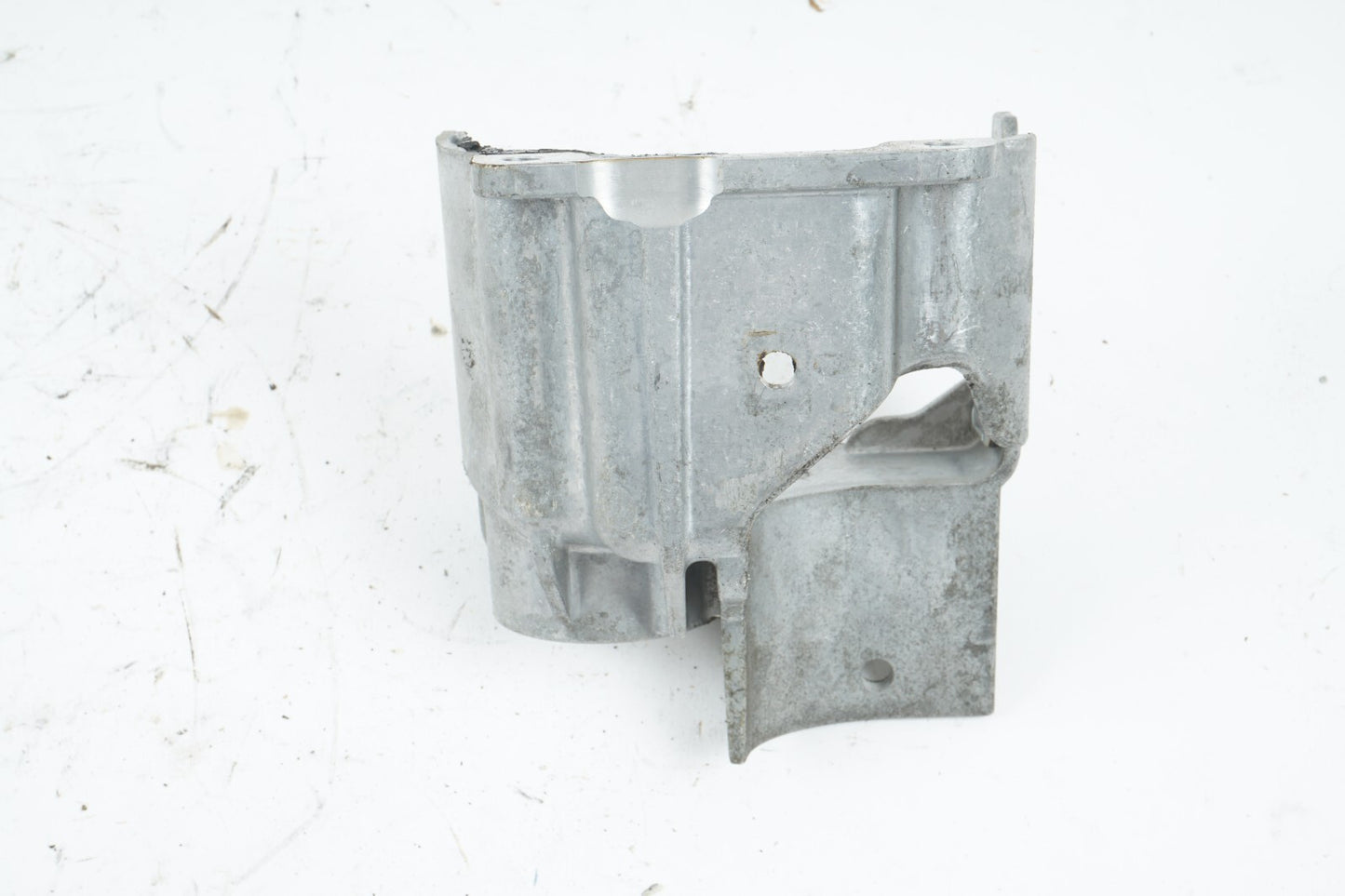 2014 - 2017 MASERATI QUATTROPORTE 3.0L ENGINE MOTOR PUMP COVER MOUNT OEM 51K