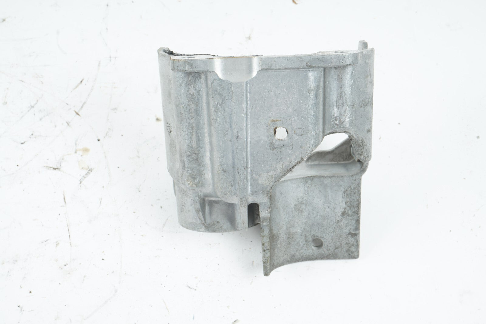 2014 - 2017 MASERATI QUATTROPORTE 3.0L ENGINE MOTOR PUMP COVER MOUNT OEM 51K