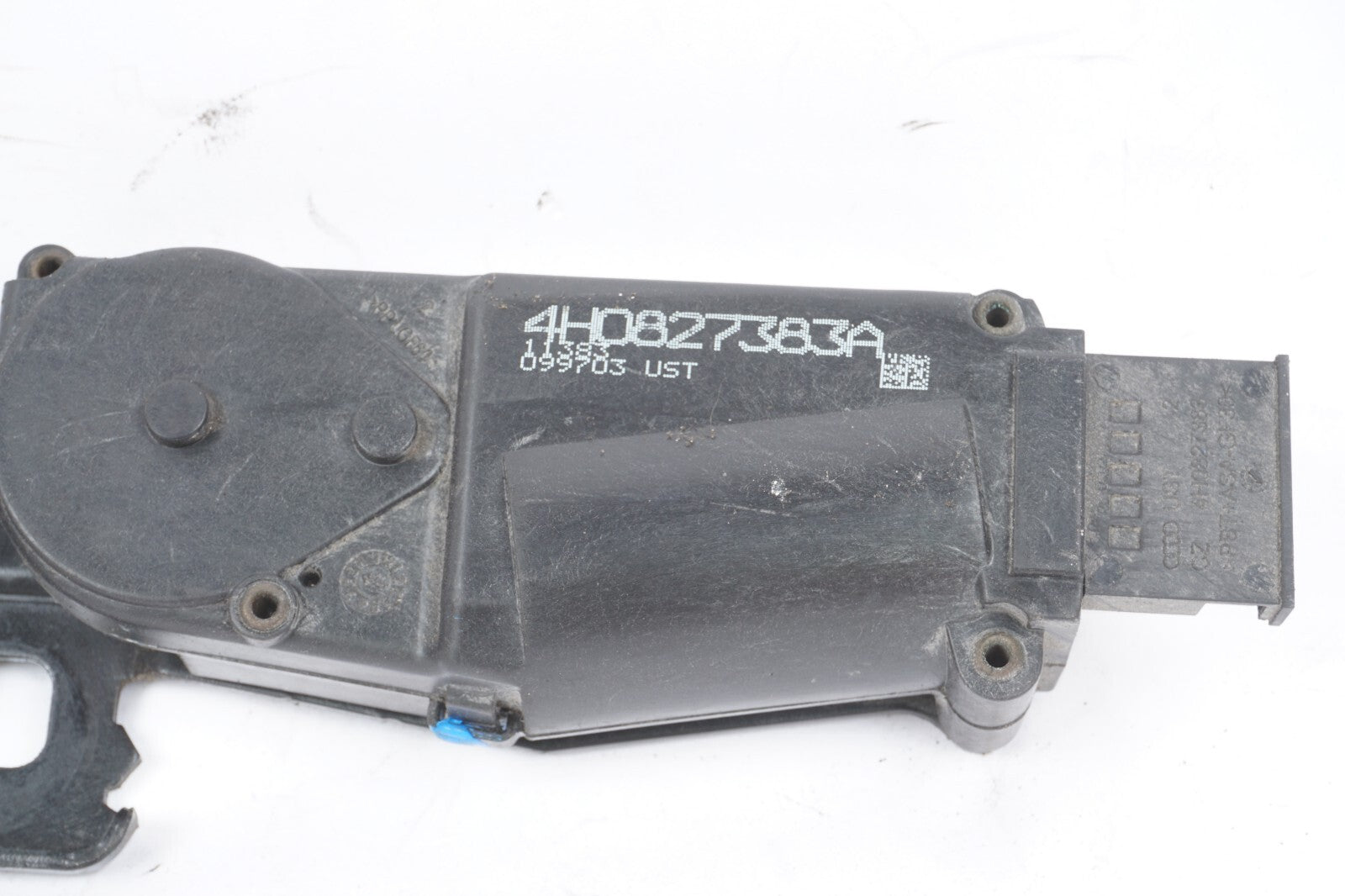 2011 - 2017 Audi A8L A8 Trunk Latch Striker Plate  Motor 4H0827383A OEM