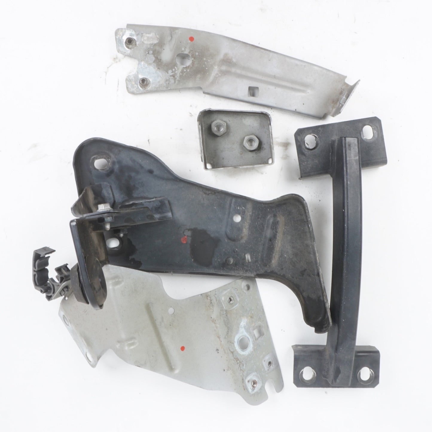 2014 - 2020 MASERATI GHIBLI FRONT LEFT SIDE FENDER MOUNT SUPPORT BRACKET SET