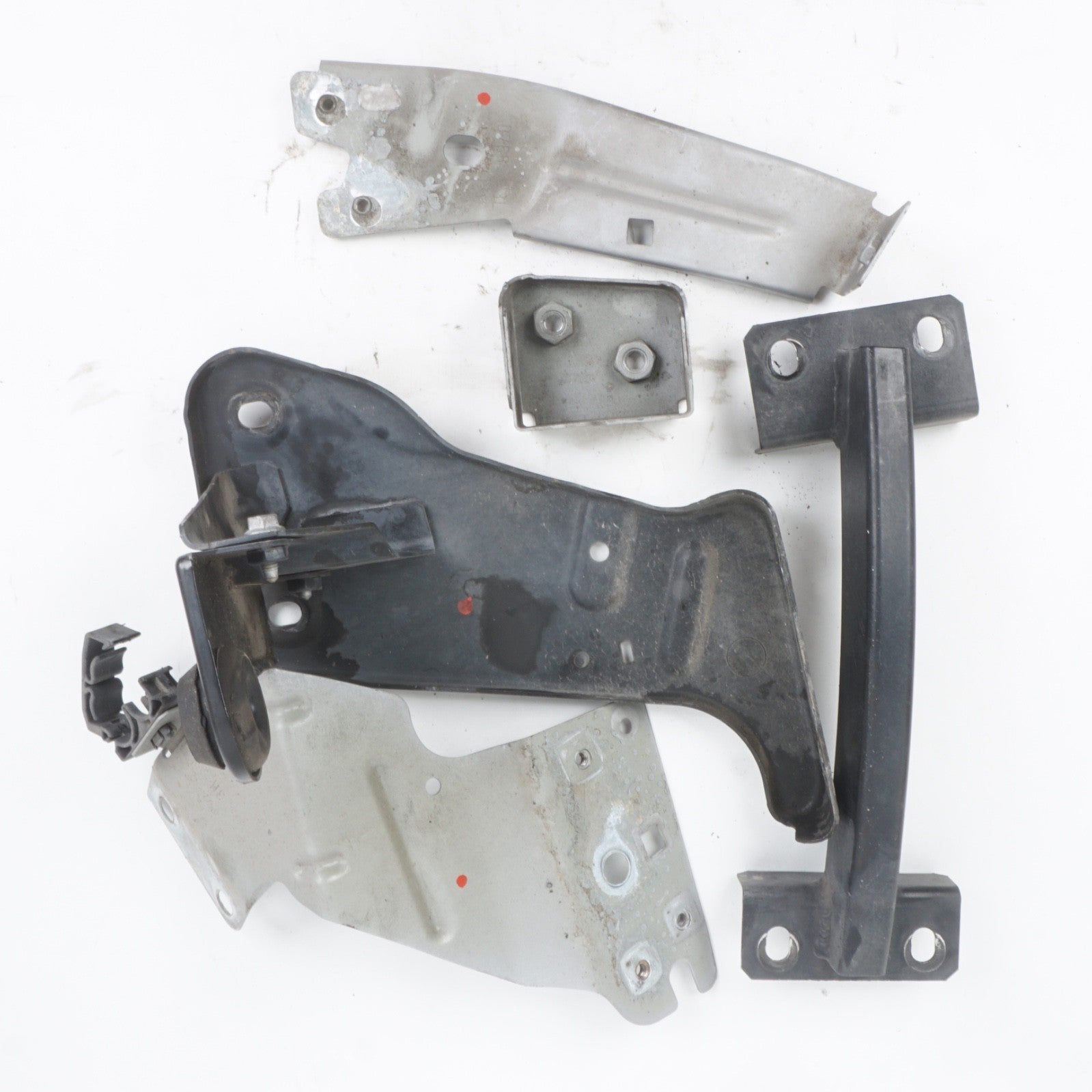2014 - 2020 MASERATI GHIBLI FRONT LEFT SIDE FENDER MOUNT SUPPORT BRACKET SET
