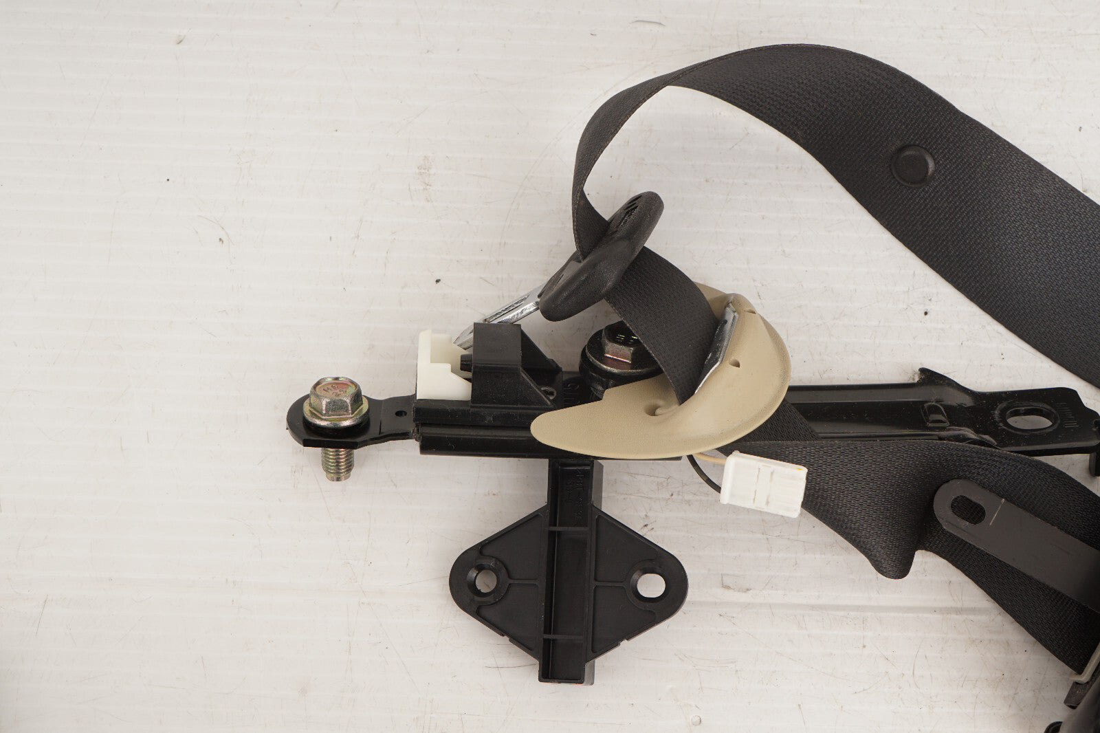 14 - 20 MITSUBISHI OUTLANDER FRONT RIGHT PASSENGER SEAT BELT RETRACTOR OEM