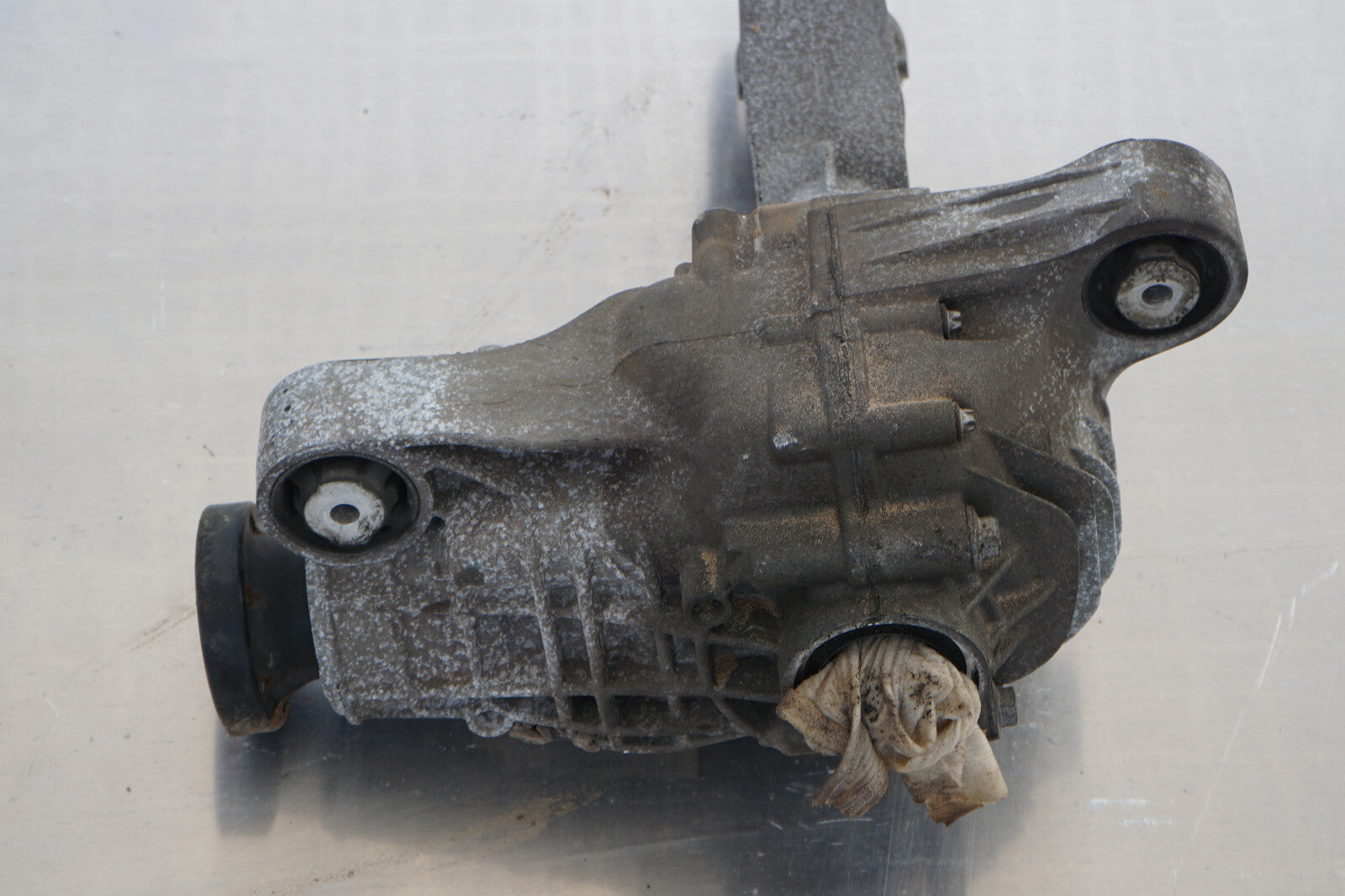 2006 - 2010 MERCEDES BENZ R350 4Matic W251 FRONT DIFFERENTIAL CARRIER OEM