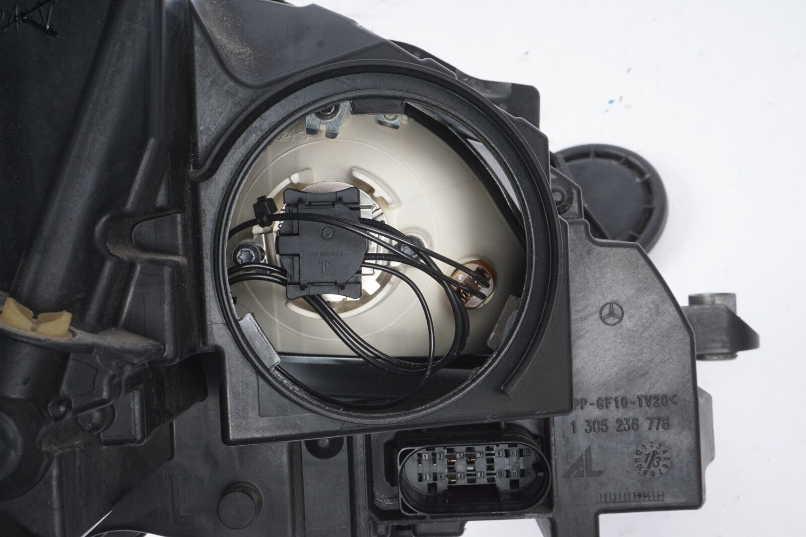 2012 - 2015 Mercedes Benz C Class W204 Headlight Lamp Halogen Left A2048209959