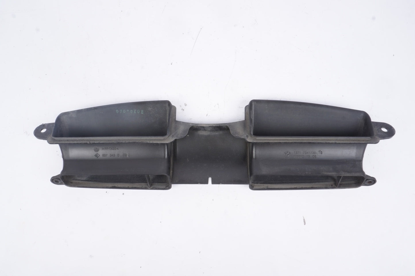 08-13 BMW E90 E92 E93 M3 OEM Engine Front Inlet Intake Suction Tube Air Duct