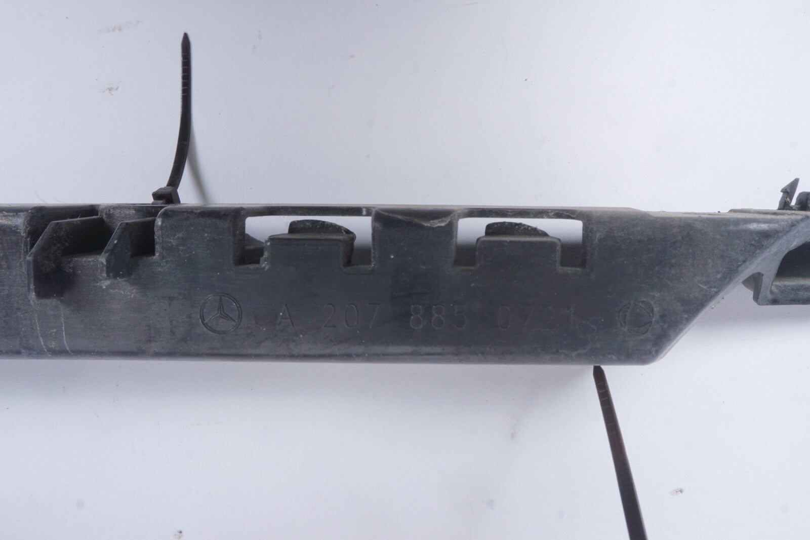 2012 - 2017 Mercedes E350 E550 Rear Right Left Bumper Bracket Side Retainer