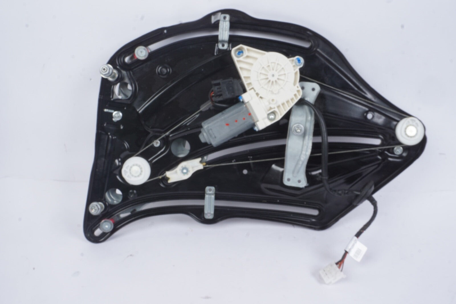 10-2016 mercedes w207 e550 e350 CONVERTIBLE rear driver side window regulator 