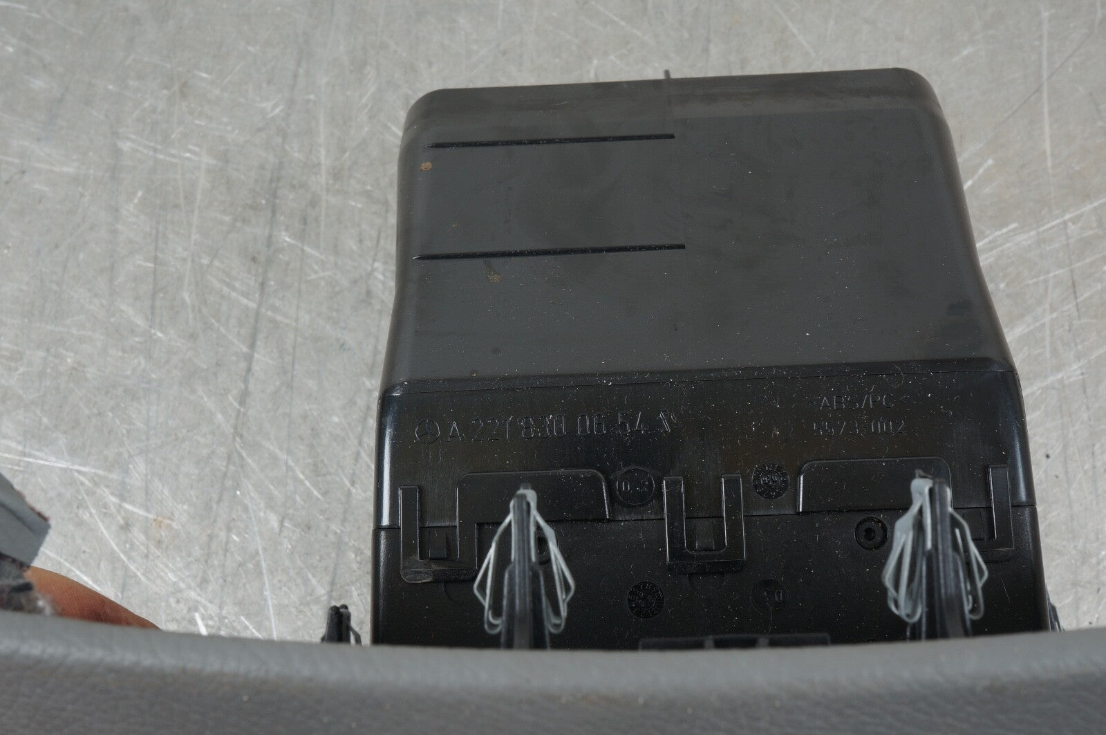07-14 Mercedes W216 CL550 CL63 AMG Center Console Rear AC Vent Trim GRAY OEM