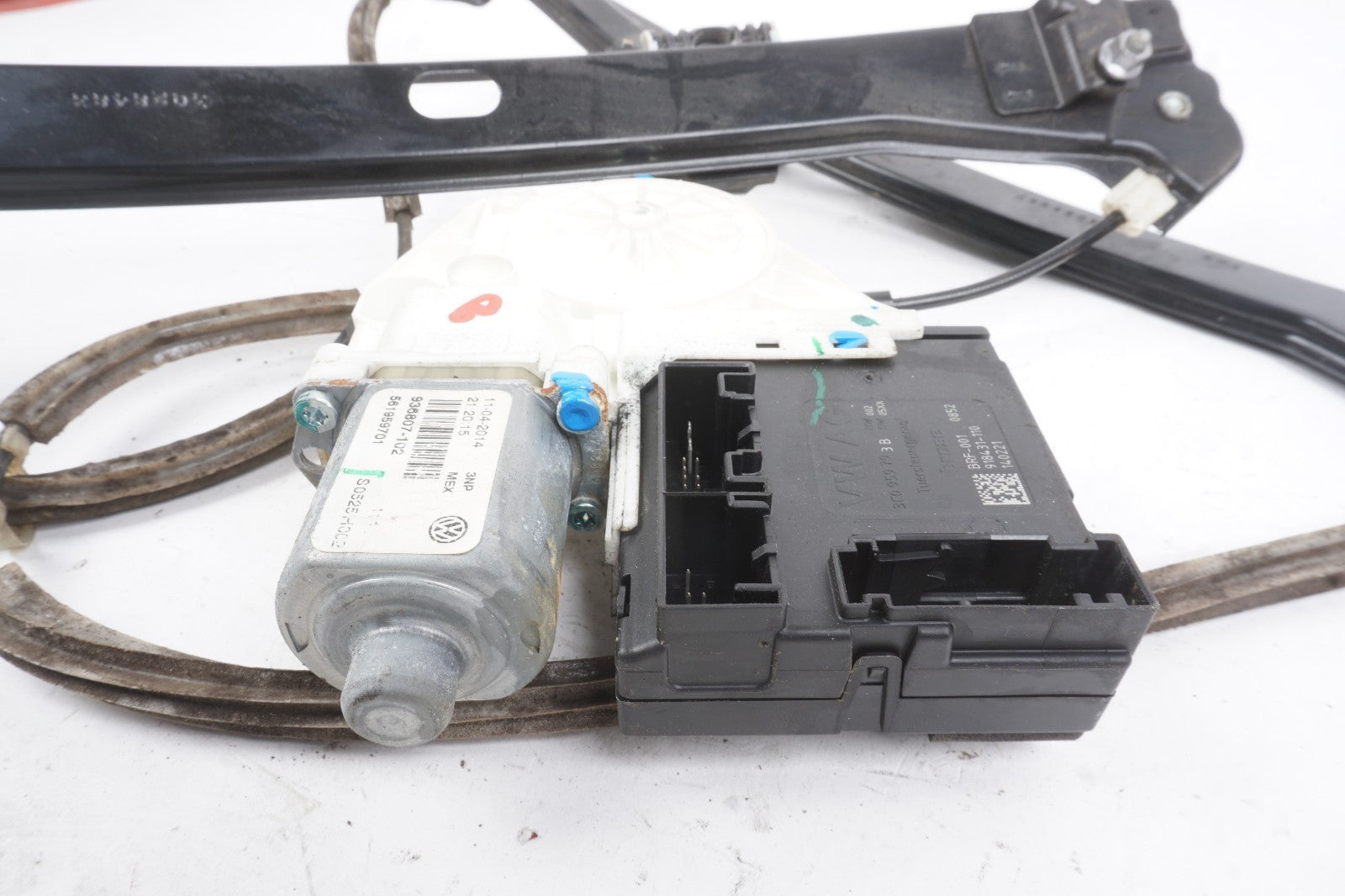 12-22 Volkswagen Passat Front left Driver Window Regulator & Motor OEM