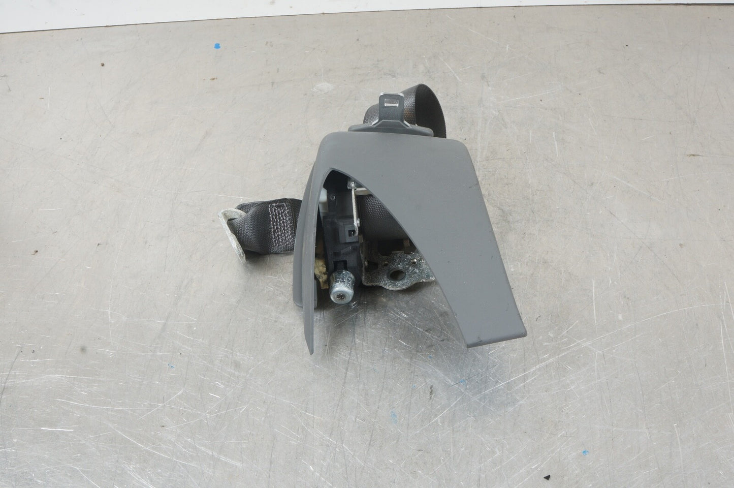07-10 Mercedes W216 CL63 AMG CL550 Rear Left Driver Side Seat Belt Gray OEM