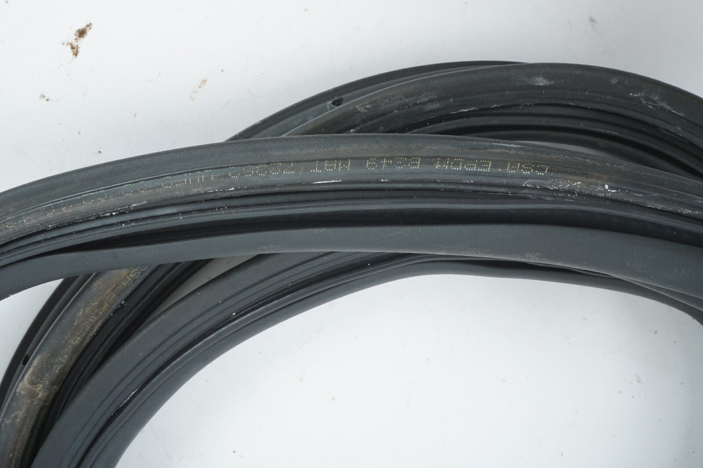 2014-2017 MASERATI QUATTROPORTE RUBBER GASKET TRUNK LID WEATHERSTRIP SEAL OEM