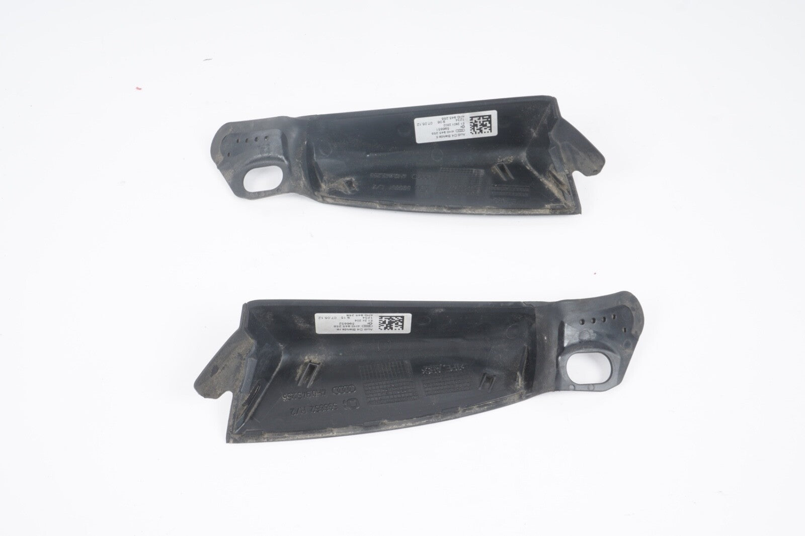 2011 - 2014 AUDI A8L REAR LEFT RIGHT SIDE TAILLIGHT LAMP LOWER TRIM COVER OEM