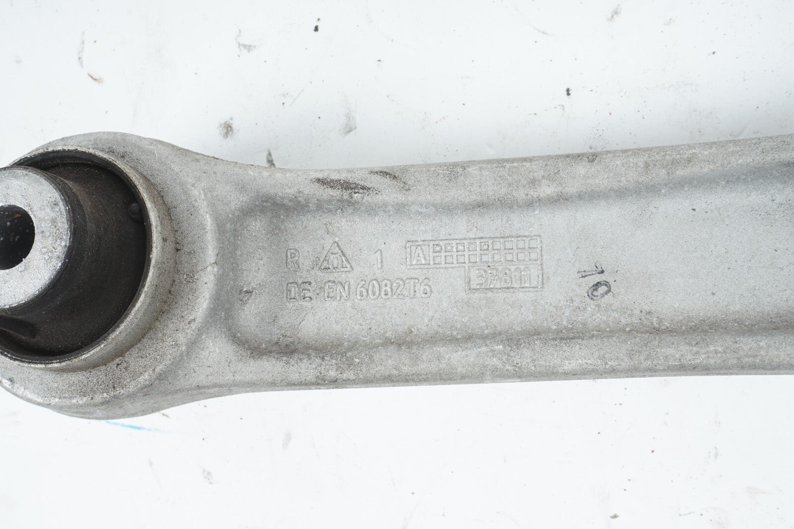 2012 - 2016 BMW 650i RWD FRONT RIGHT PASSENGER SIDE CONTROL ARM LOWER OEM