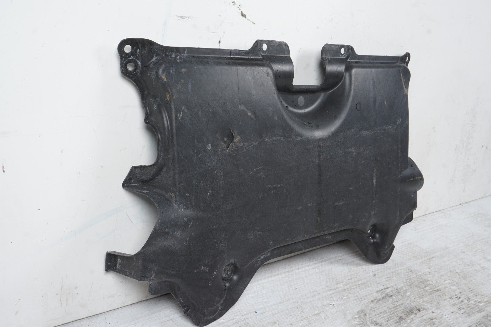 2008 - 2014 MERCEDES C200 C250 C300 C350 Engine Center Middle Lower Splash OEM