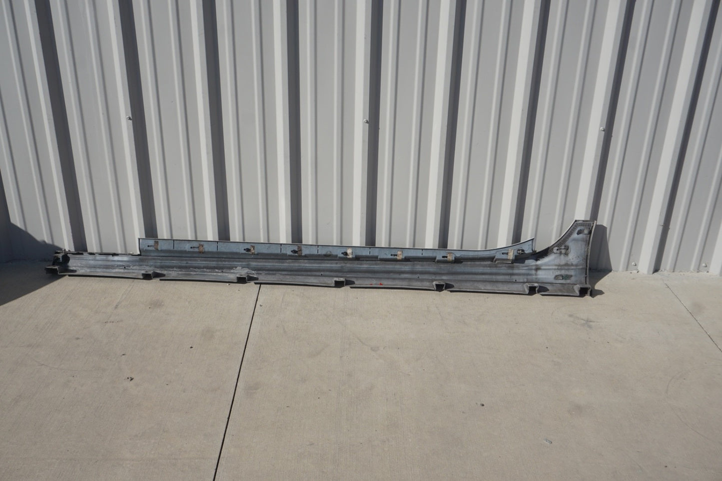 2014 - 2019 Maserati Ghibli Right Side Rocker Skirt Molding Trim Panel White OEM