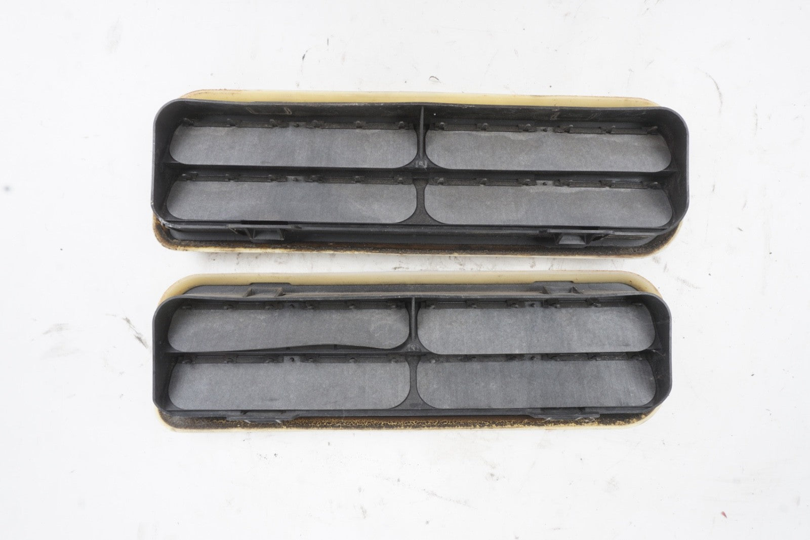 2008 - 2014 Mercedes C300 Rear Left And Right Quarter Air Vent Grille OEM