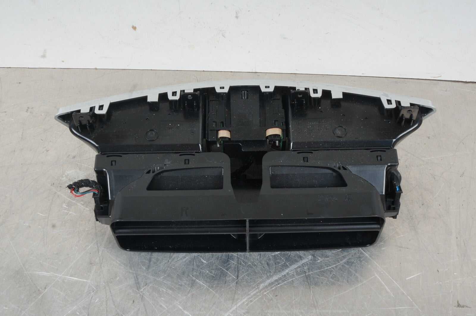 2007-2013 MERCEDES S550 FRONT CENTER CONSOLE DASH CLOCK AC AIR VENT OEM