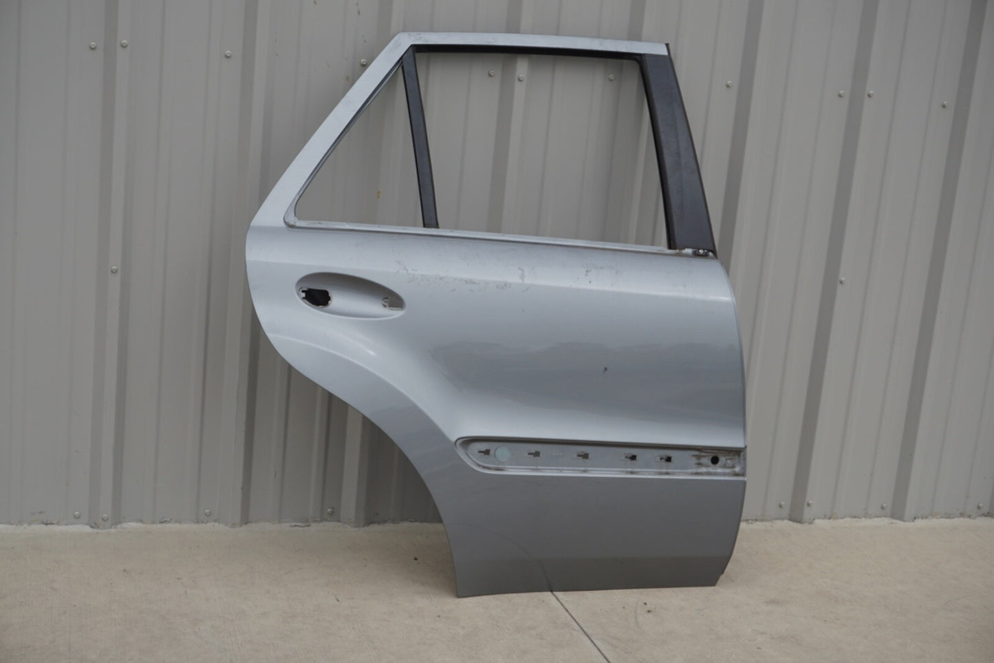 06 - 11 Mercedes W164 ML63 ML350 ML500 REAR RIGHT PASSENGER SIDE DOOR SHELL OEM