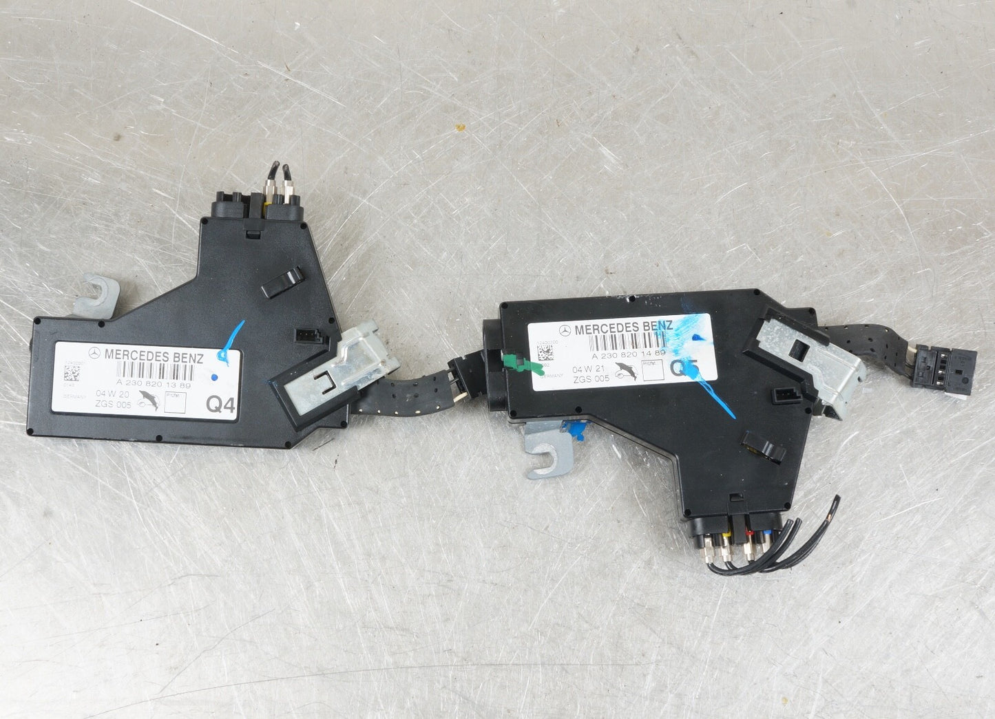 2003-2006 Mercedes SL500 Front Left Right Side Antenna Amplifier OEM 2308201489