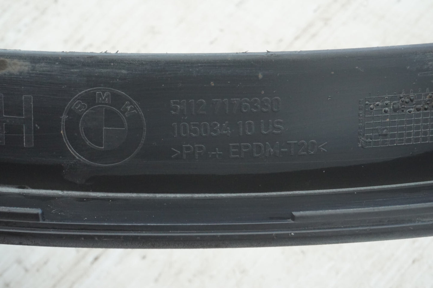 2008 - 2013 BMW X6 REAR RIGHT PASSENGER SIDE FENDER FLARE ARCH MOLDING COVER OEM