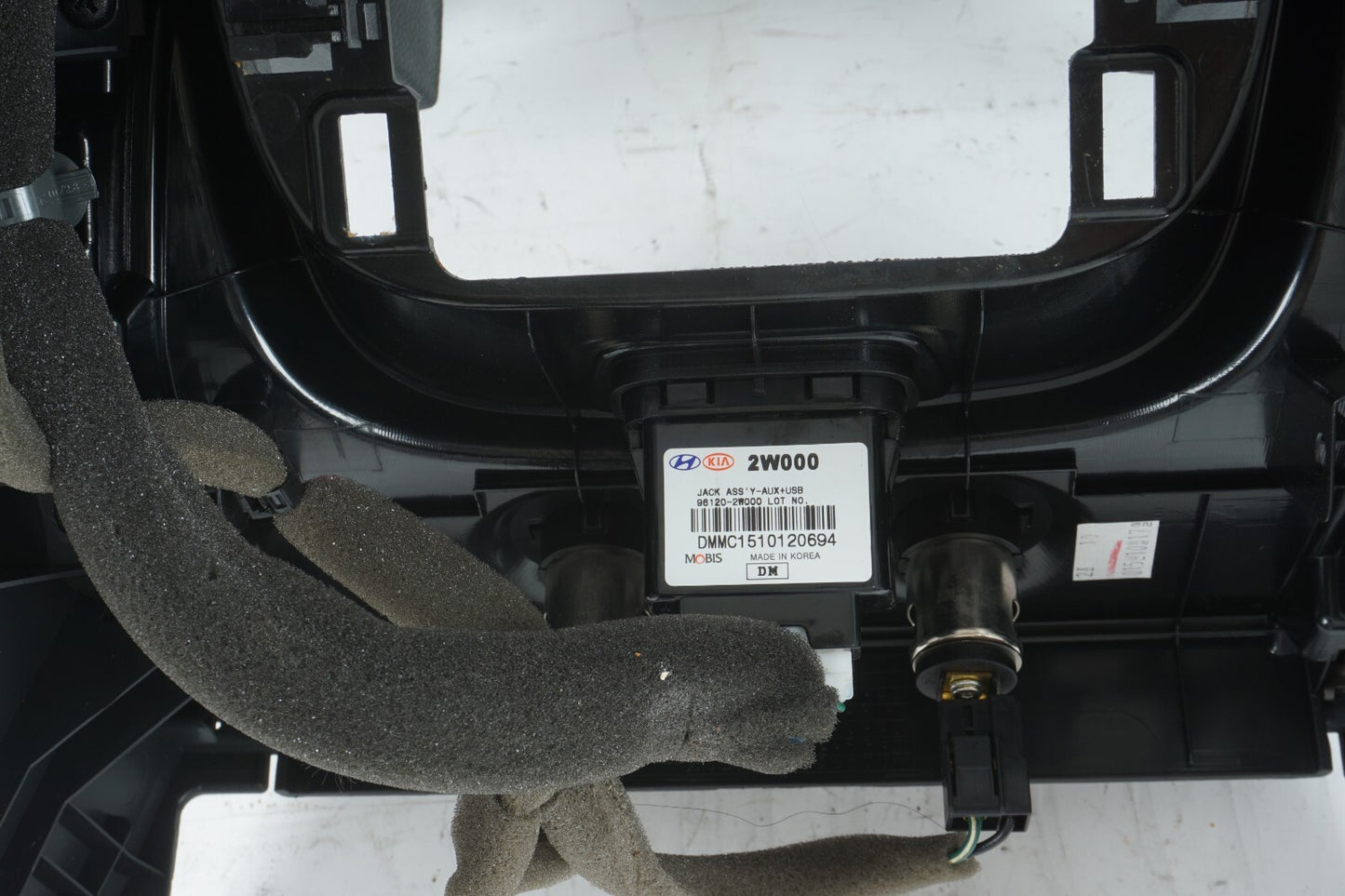 2013-2016 HYUNDAI SANTA FE CENTER CONSOLE TRIM BASE OEM