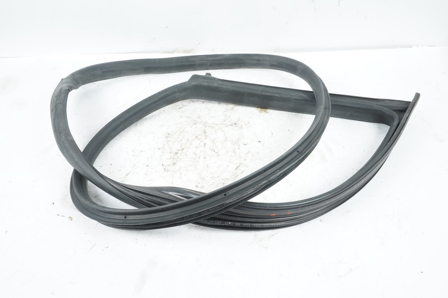 14 - 20 MASERATI QUATTROPORTE FRONT RIGHT PASSENGER DOOR WEATHERSTRIP SEAL OEM