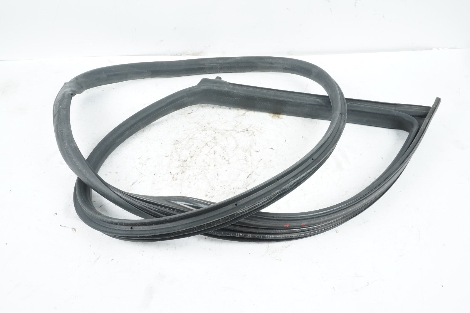 14 - 20 MASERATI QUATTROPORTE FRONT RIGHT PASSENGER DOOR WEATHERSTRIP SEAL OEM