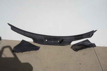 2011-2018 PORSCHE CAYENNE - Windshield COWL / Water Deflector / RAIN TRAY