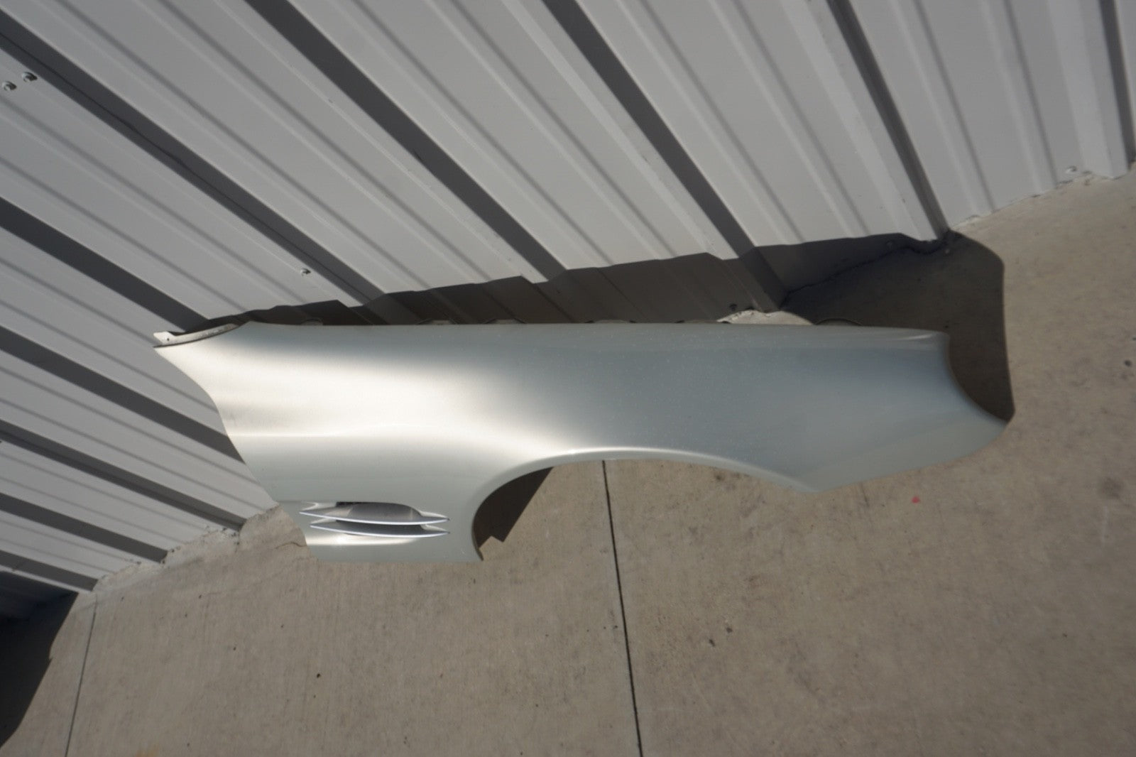 03-08 Mercedes R230 SL500 SL550 SL55 Fender Front Right Passenger Side OEM