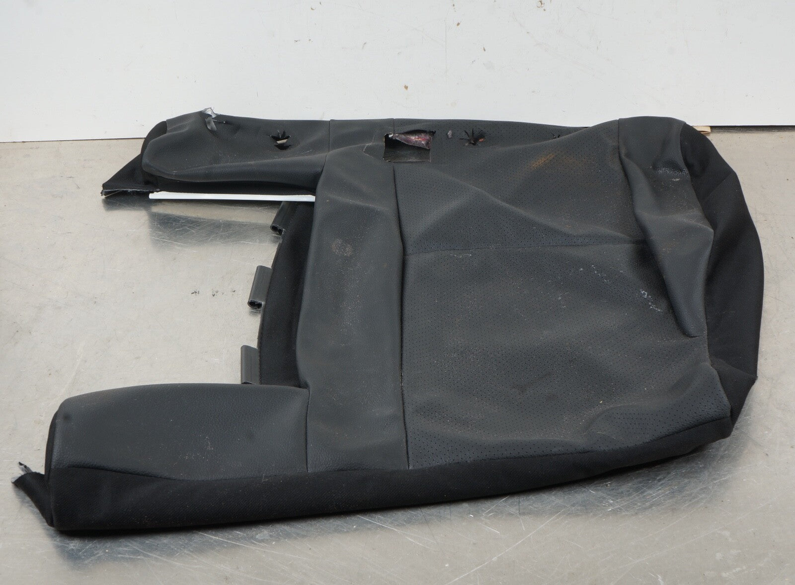 2012 - 2014 MERCEDES C250 C300 C350 REAR LEFT SEAT COVER UPPER CUSHION BLACK OEM