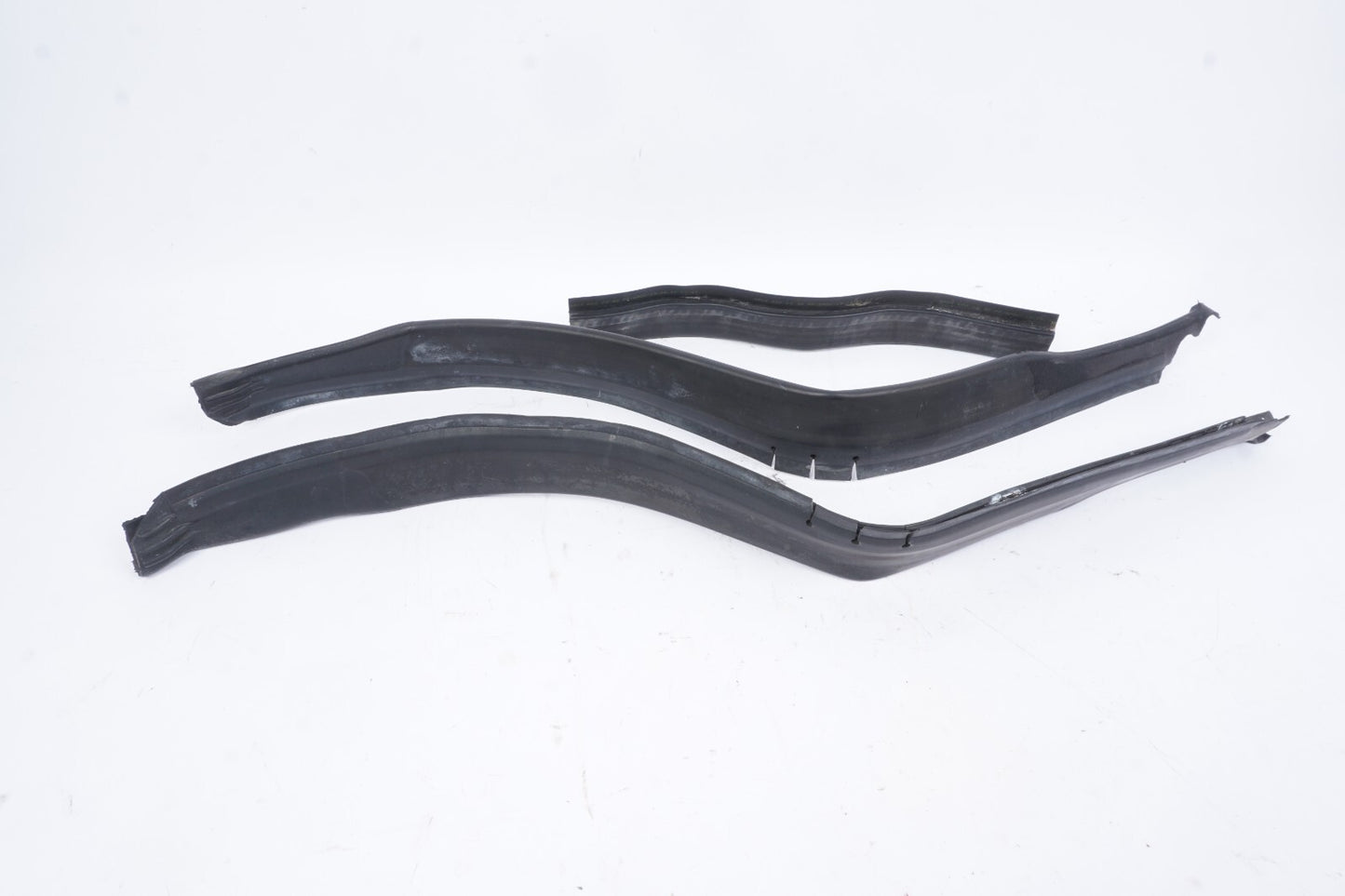 10-14 Mercedes W207 E350 E550 Under Hood Weatherstrip Seal 2046280998 OEM