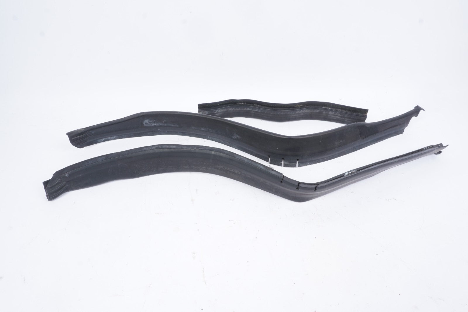 10-14 Mercedes W207 E350 E550 Under Hood Weatherstrip Seal 2046280998 OEM
