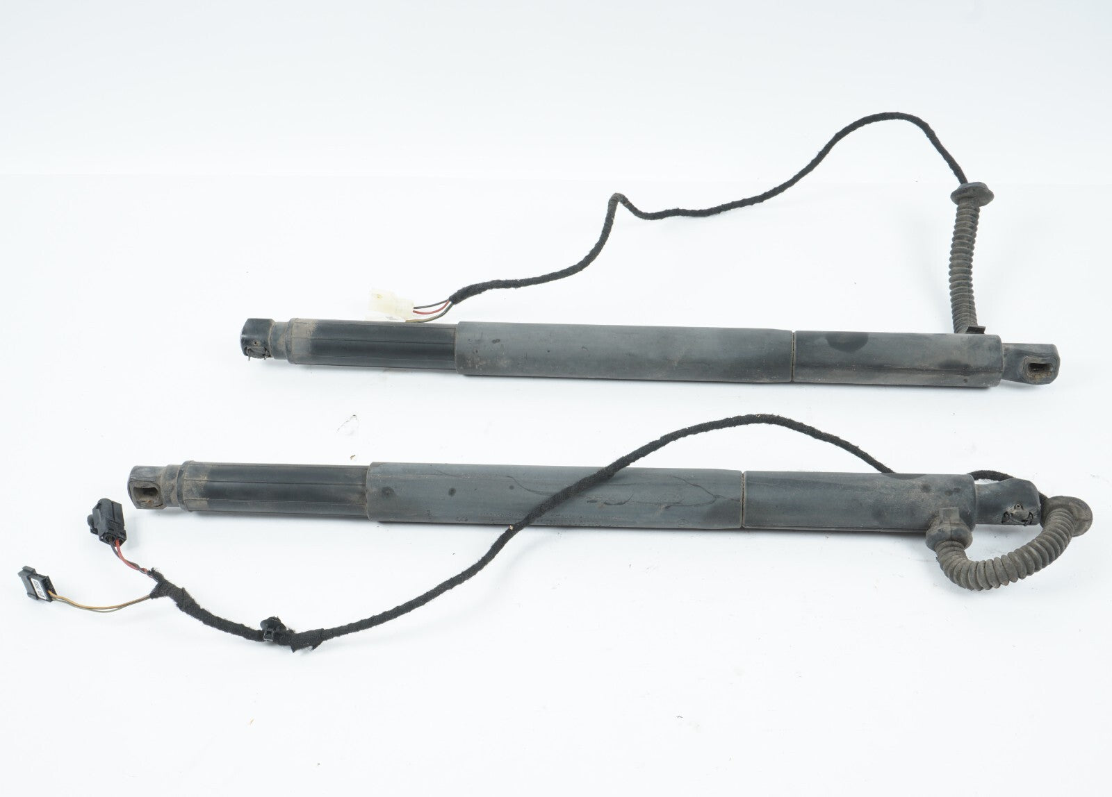 2008 - 2013 BMW X6 LEFT & RIGHT REAR TRUNK SPINDLE DRIVE SHOCK STRUT SET OEM