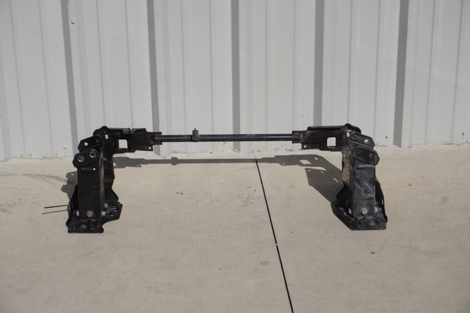 2003 - 2012 Mercedes R230 SL500 Front Lower Radiator Support Bar Frame Bracket