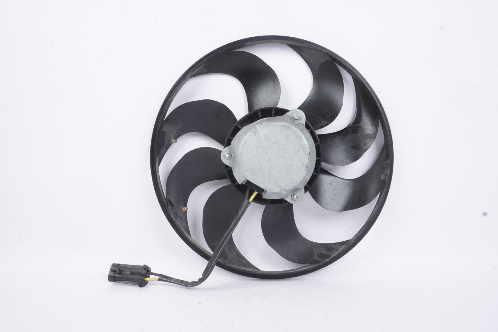 2016 - 2018 FIAT 500X 2.4L ENGINE RADIATOR COOLING FAN MOTOR  OEM