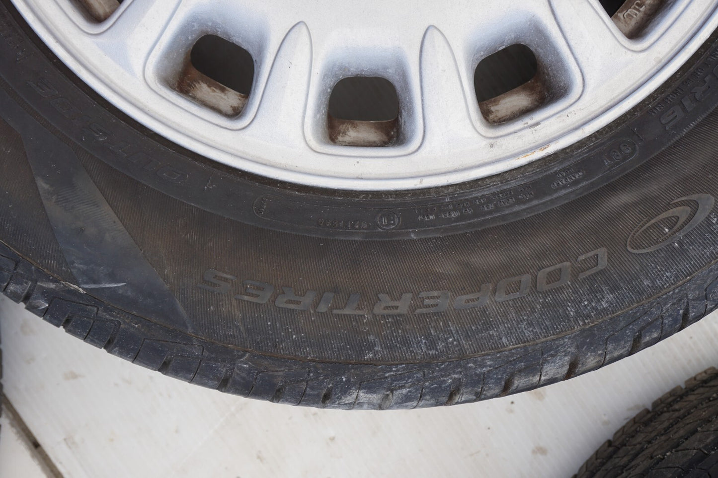 1987 - 1993 Cadillac Allante ALLOY WHEEL RIM & TIRE 225/60R16 OEM