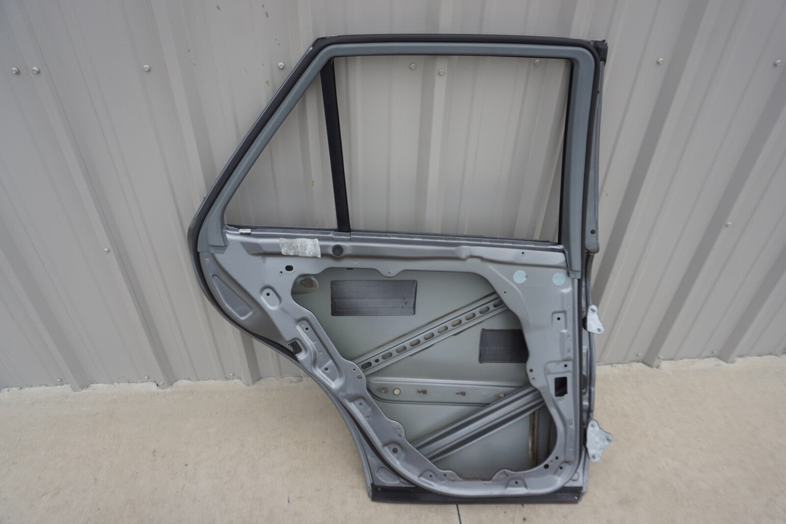 06 - 11 Mercedes W164 ML63 ML350 ML500 REAR LEFT DRIVER SIDE DOOR SHELL OEM