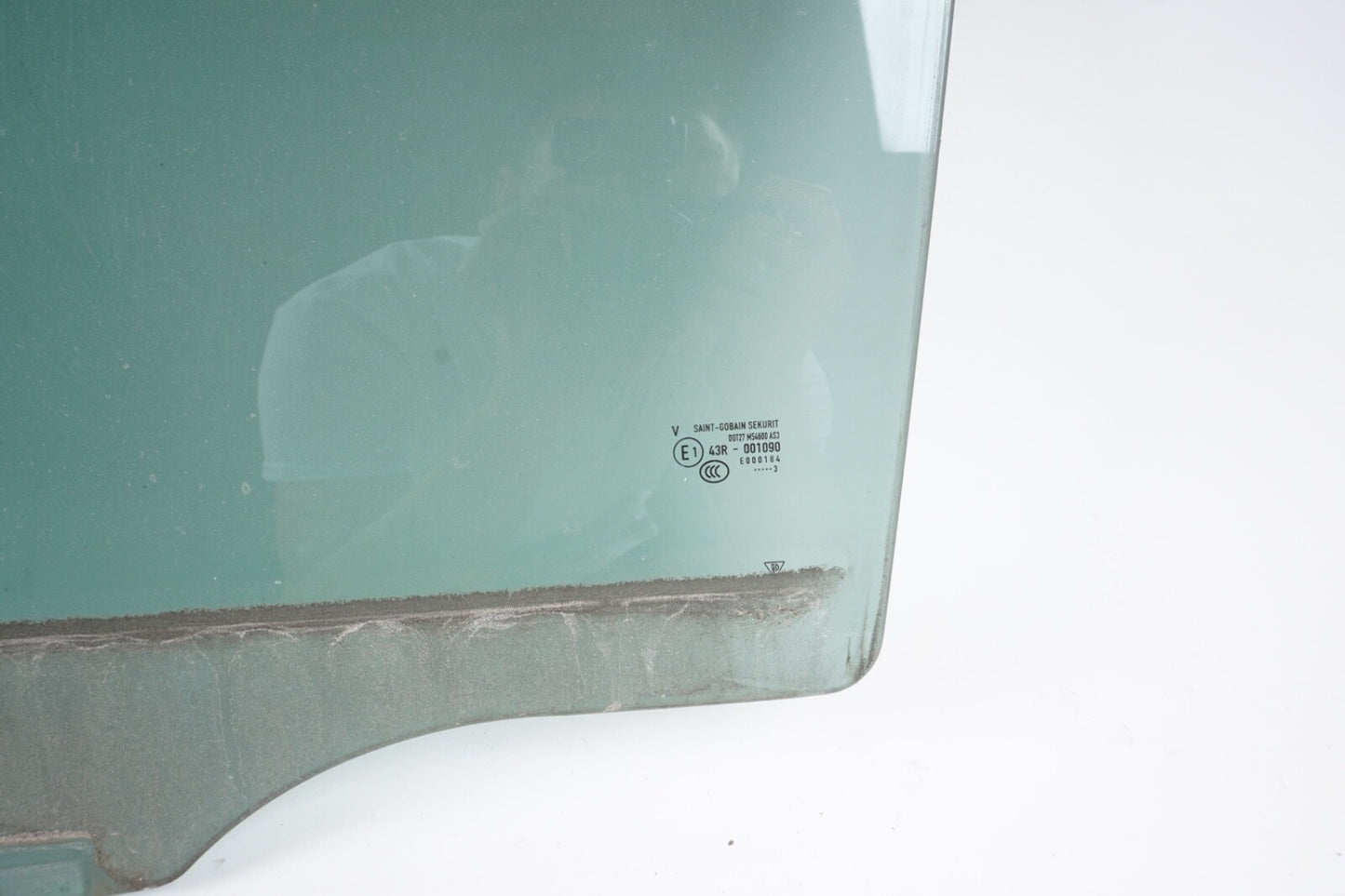 2011-2018 PORSCHE CAYENNE - REAR LEFT DOOR Window Glass 95854261106
