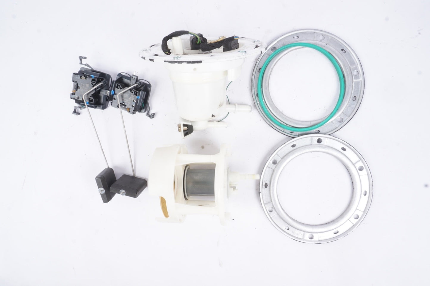 2010 - 2015 Mercedes W207 E350 Gas Fuel Pump OEM