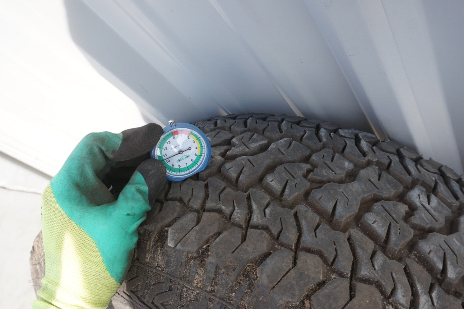 P275/70R17 Kumho Road Venture AT51 Takeoff 114 R Used 10/32 - PAIR
