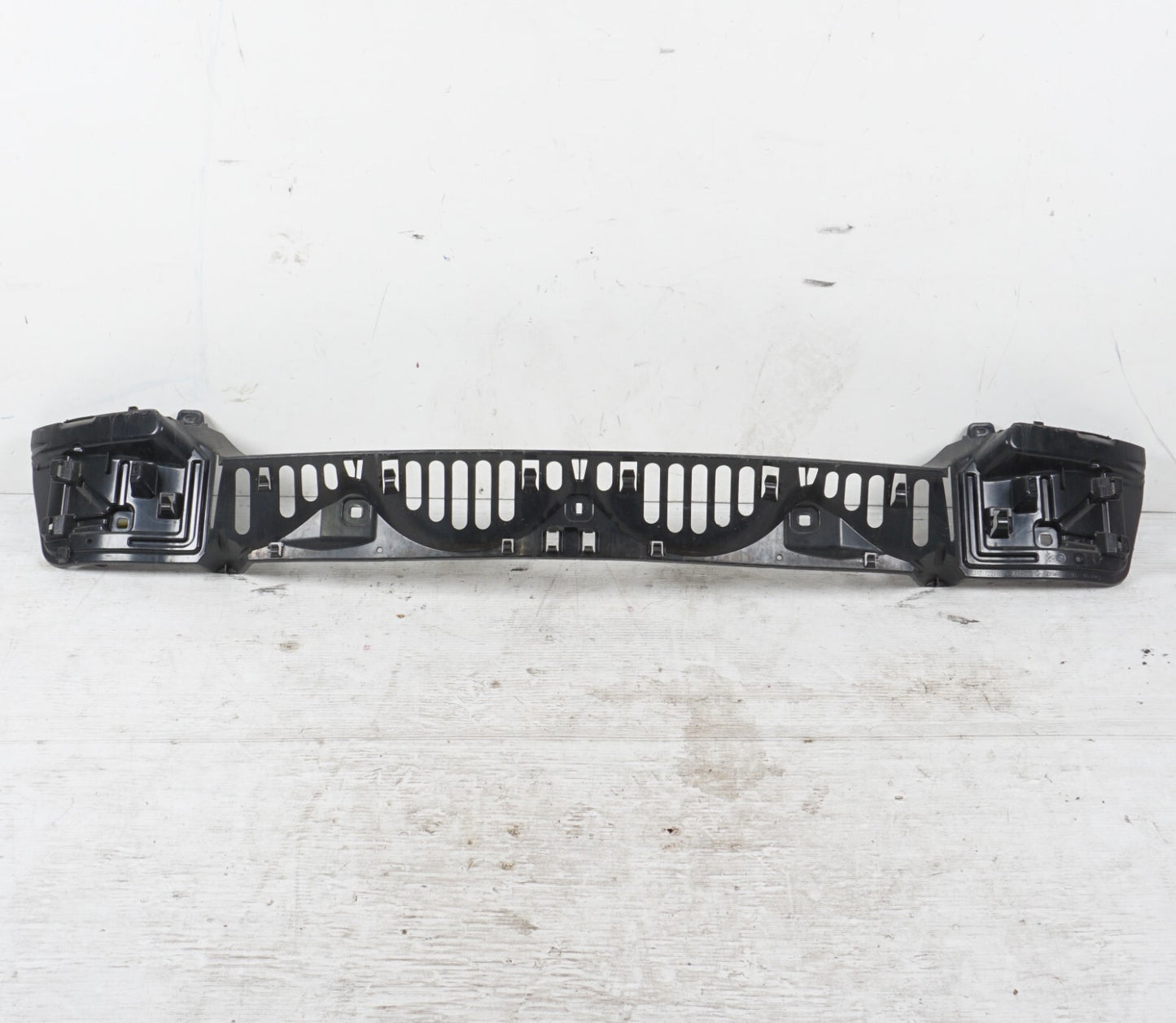 13-18 BMW 650i 640i F06 Rear Bumper Cover Center Bracket Support  OEM