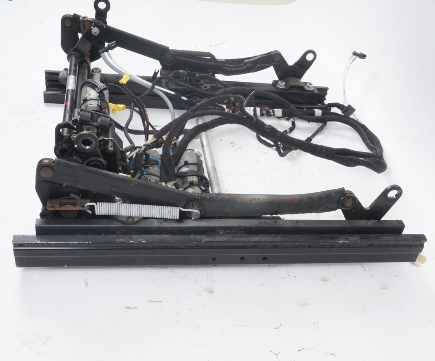 03-12 Mercedes R230 SL500 SL55 AMG Lower Seat Track Rail Left Driver Side OEM