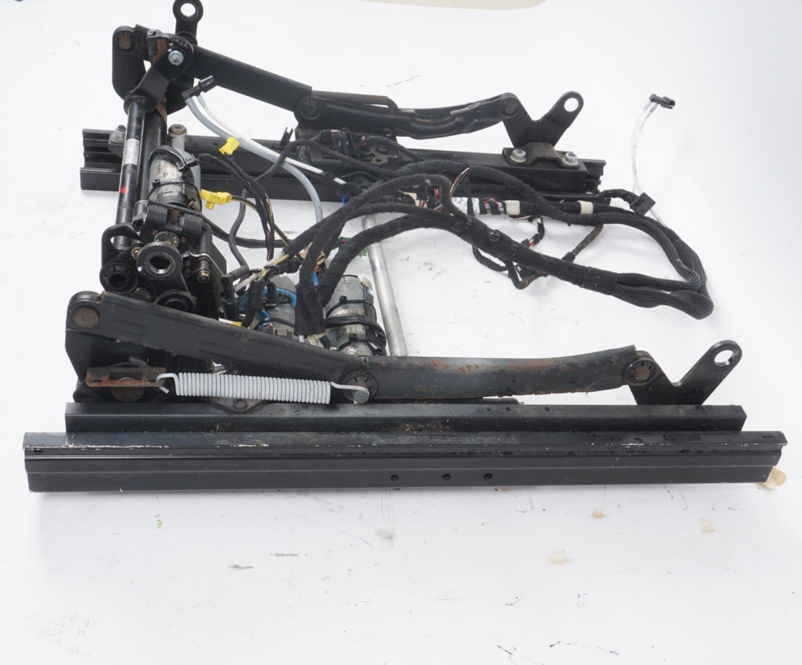 03-12 Mercedes R230 SL500 SL55 AMG Lower Seat Track Rail Left Driver Side OEM