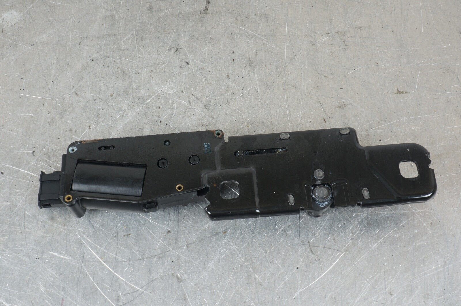 2011 - 2020 BENTLEY MULSANNE LID LATCH LOCK ACTUATOR STRIKER PLATE OEM