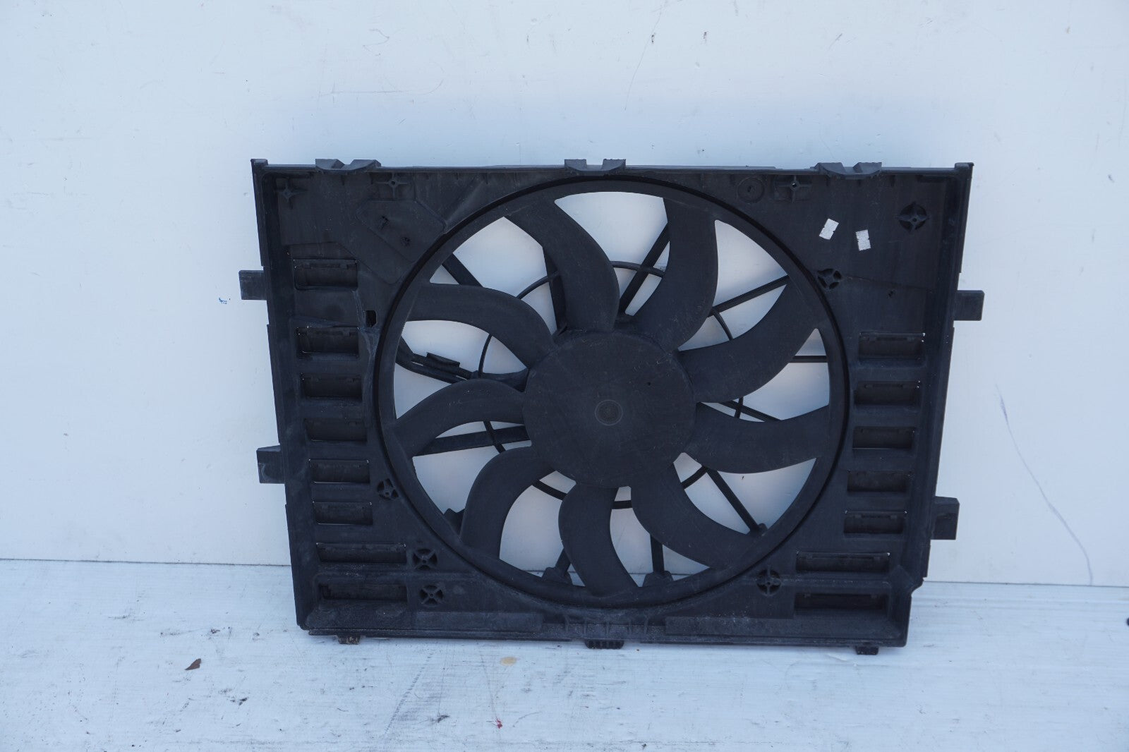2011-2018 PORSCHE CAYENNE 4.8L RADIATOR COOLING FAN WITH SHROUD OEM