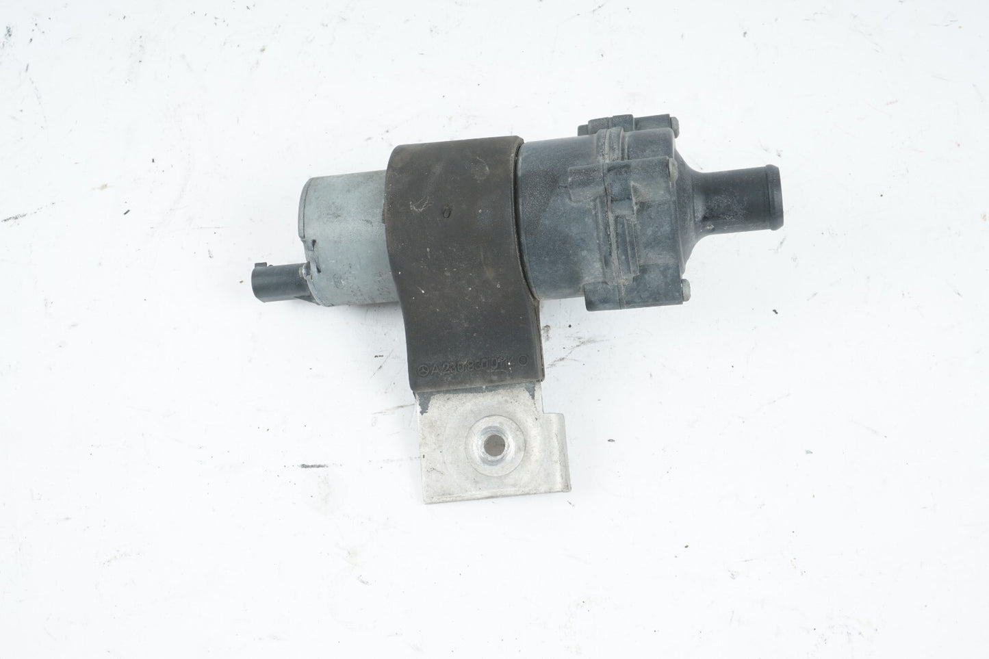 03 - 08 Mercedes R230 SL500 Aux Auxiliary Water Pump 2308350364  OEM