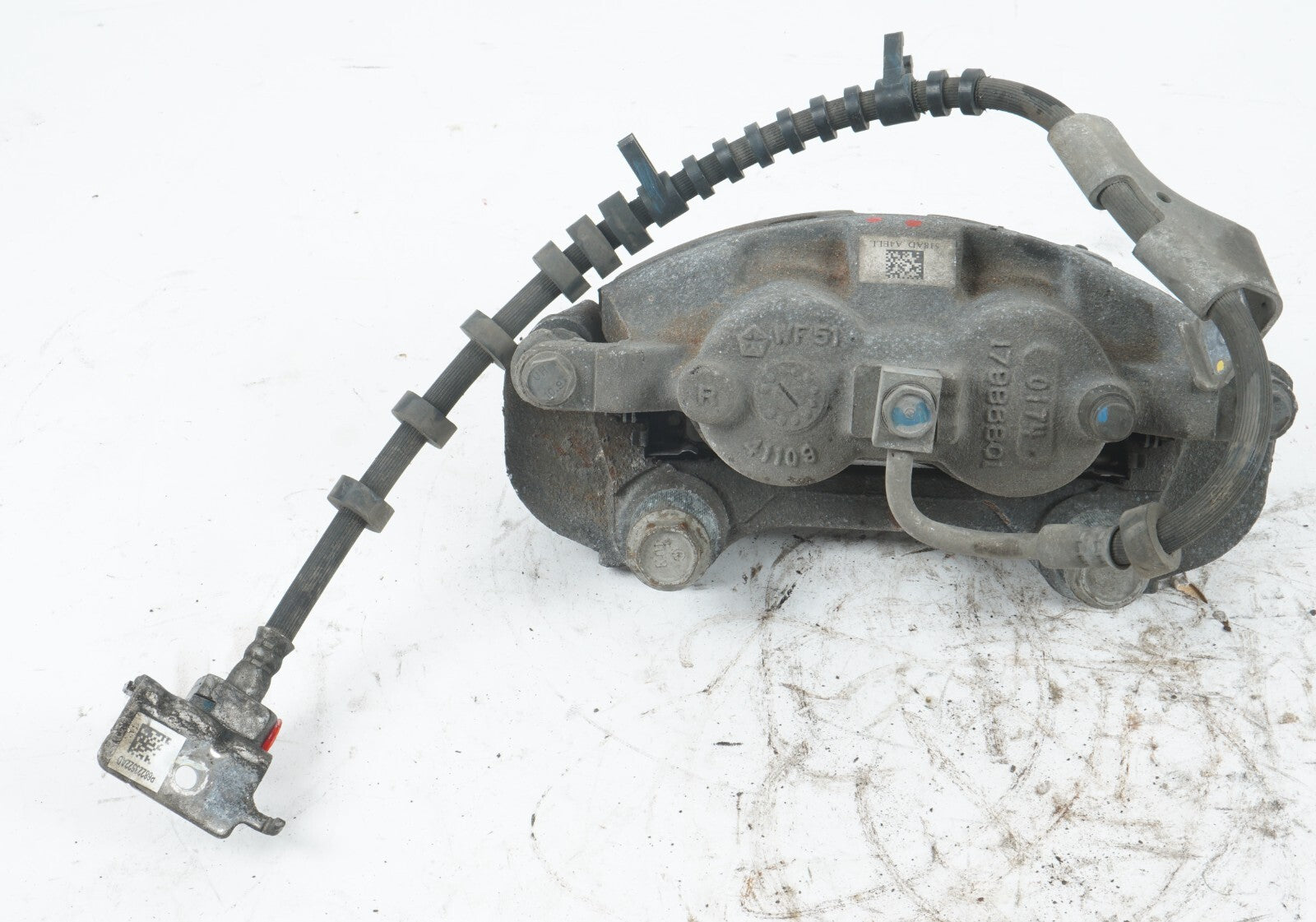 17 - 22 CHRYSLER PACIFICA FRONT RIGHT PASSENGER SIDE BRAKE CALIPER OEM