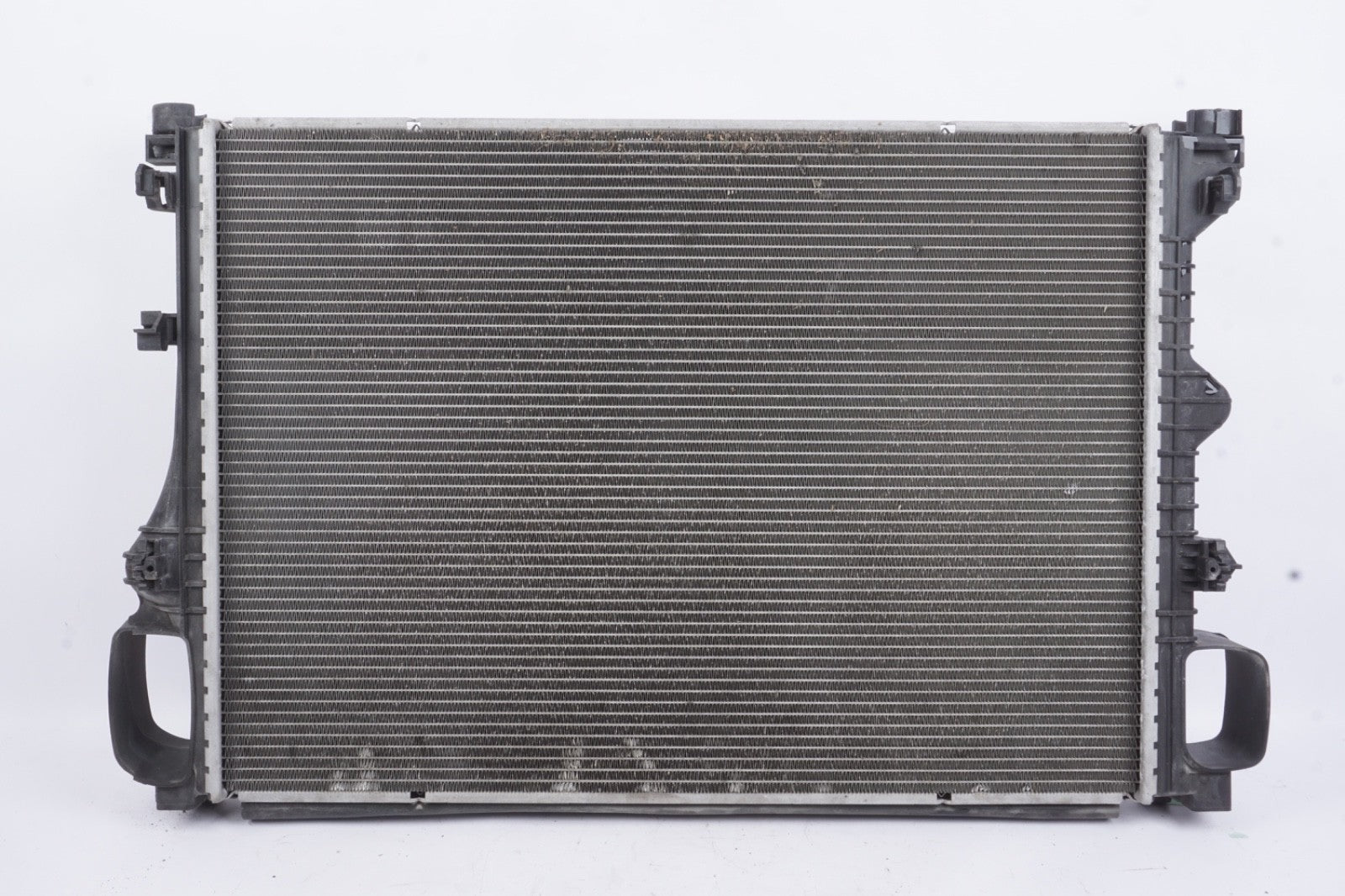 2010 - 2013 Mercedes-Benz S550 Engine Cooling Radiator 2215003203 OEM