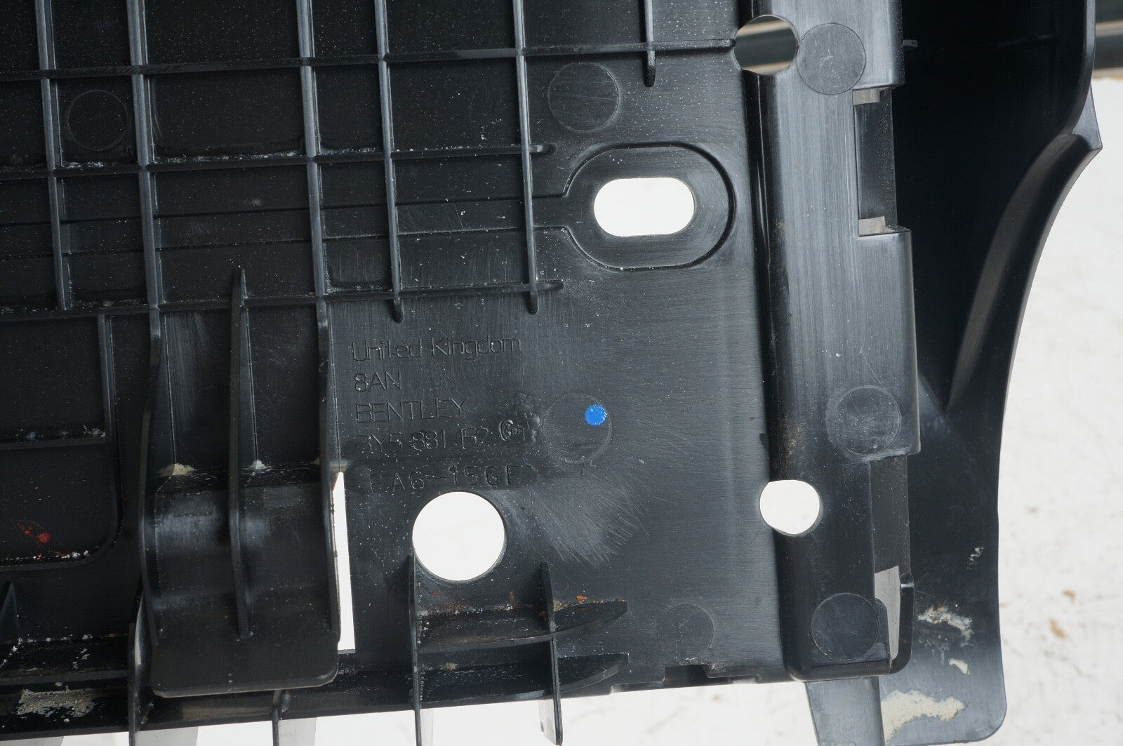 11-20 BENTLEY MULSANNE FRONT LEFT SEAT BACK COVER PANEL