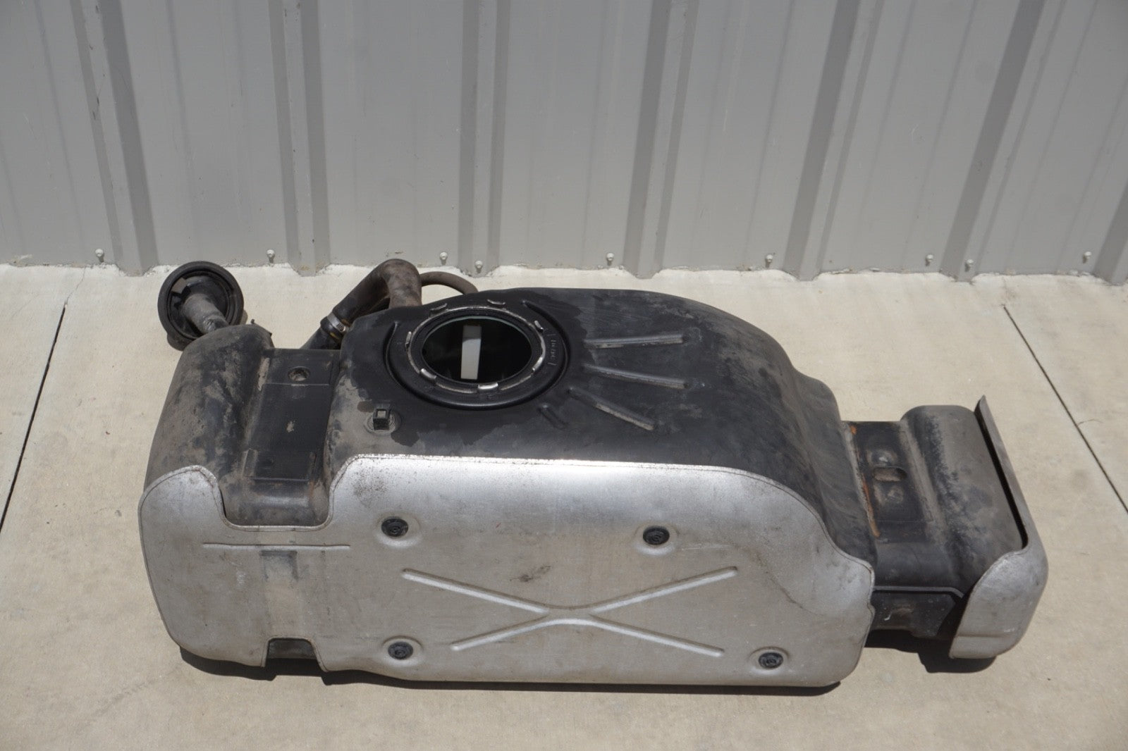 16-19 NISSAN TITAN XD FUEL DIESEL TANK 26 GALLON ID 17201EZ41B